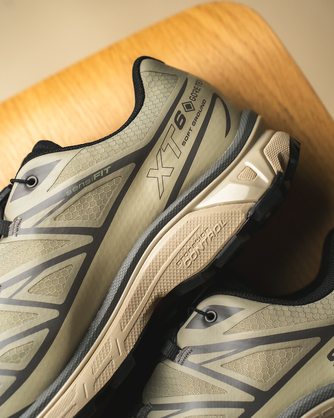 【2026年 9/4 発売】Salomon XT-6 GTX “White Pepper/Silver Sage/Dark Gull Gray” (サロモン ゴアテックス GORE-TEX) [L49215100]