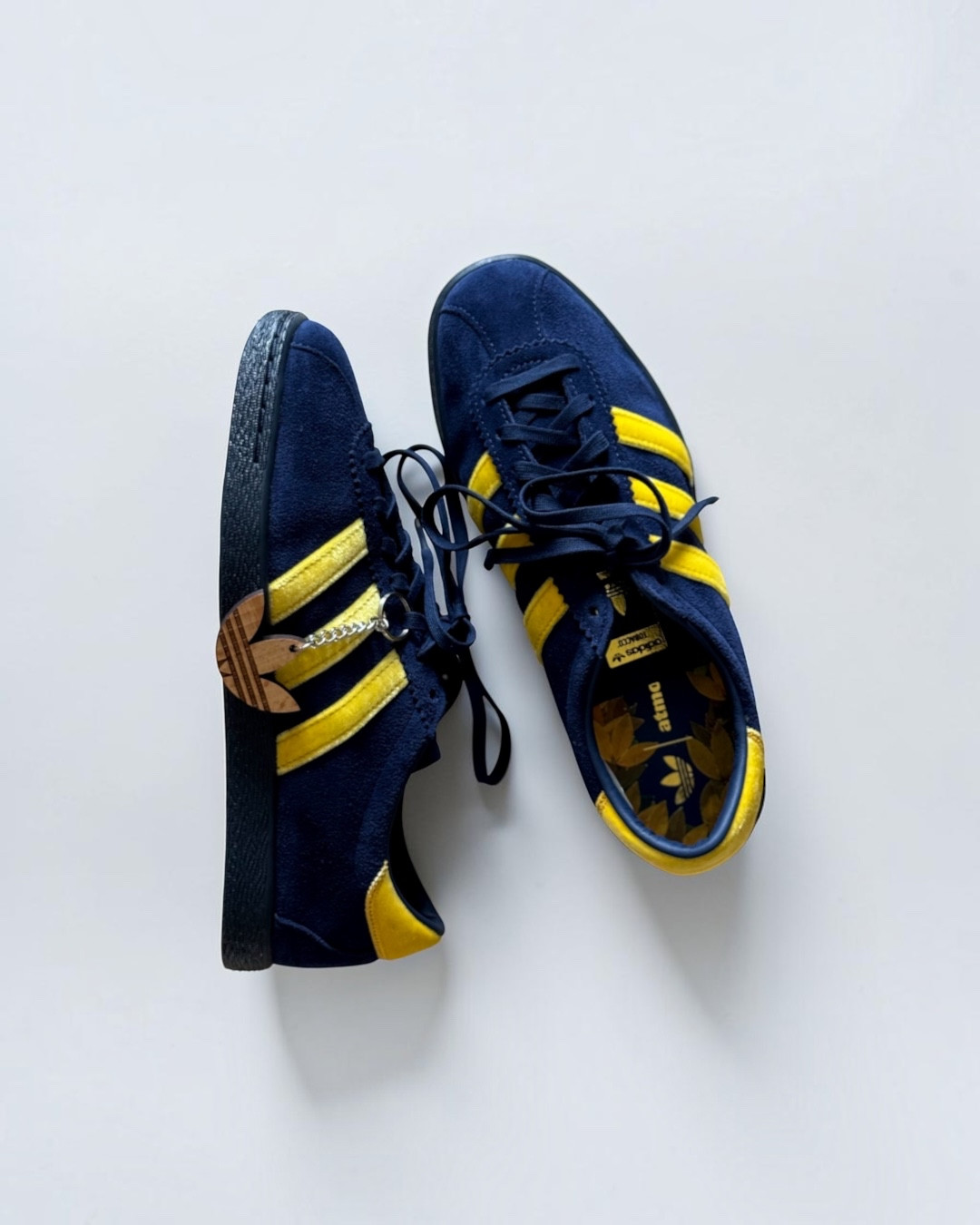 【2026年 9/25 発売予定】atmos × adidas Originals TOBACCO “Kouyou Pack” (アトモス アディダス オリジナルス タバコ “紅葉パック”) [KZ6431/KZ6432]