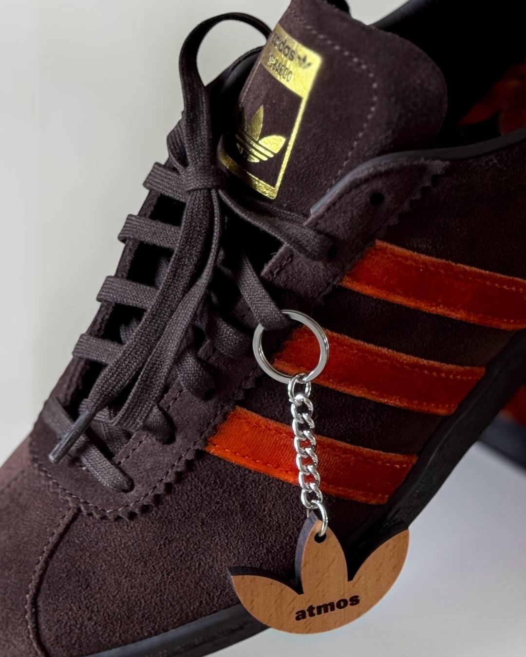 【2026年 9/25 発売予定】atmos × adidas Originals TOBACCO “Kouyou Pack” (アトモス アディダス オリジナルス タバコ “紅葉パック”) [KZ6431/KZ6432]