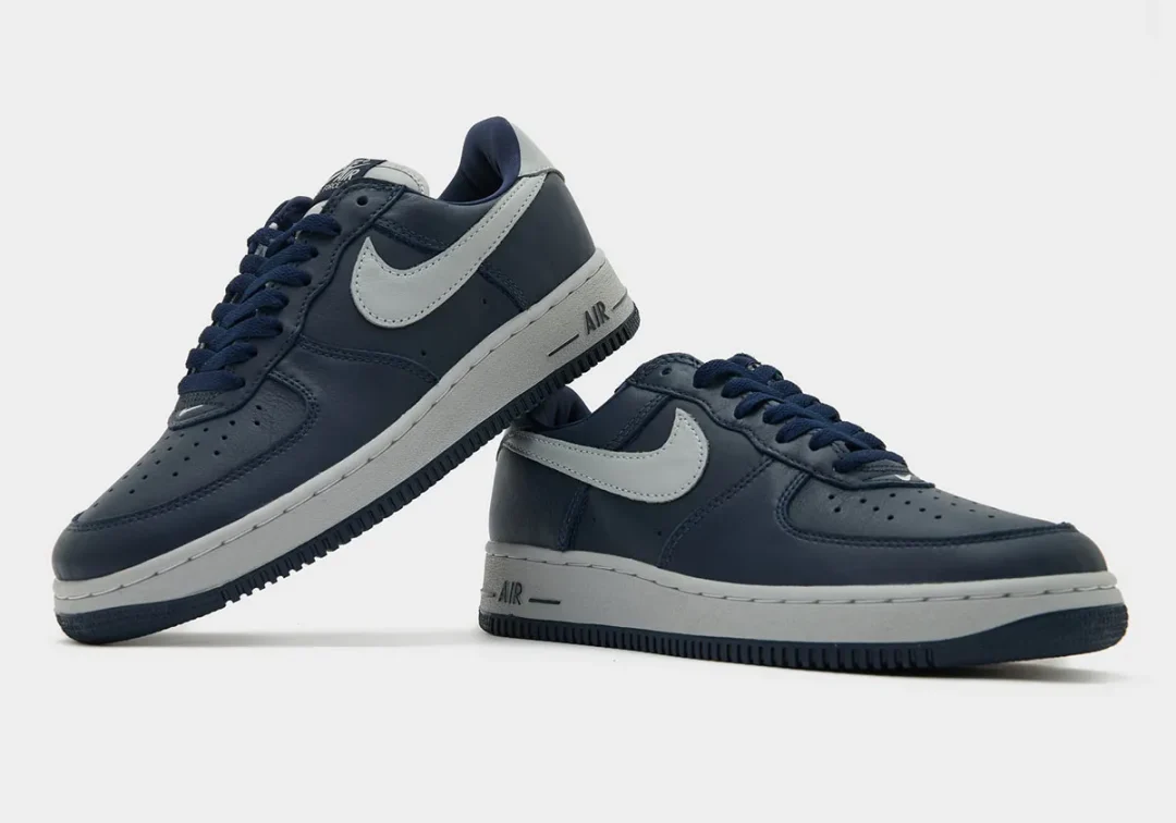 【2026年 発売予定】NIKE AIR FORCE 1 01 LOW “College Navy/Light Smoke Grey” (ナイキ エア フォース 1 ロー “カレッジネイビー/ライトスモークグレー”) [IV4501-400]