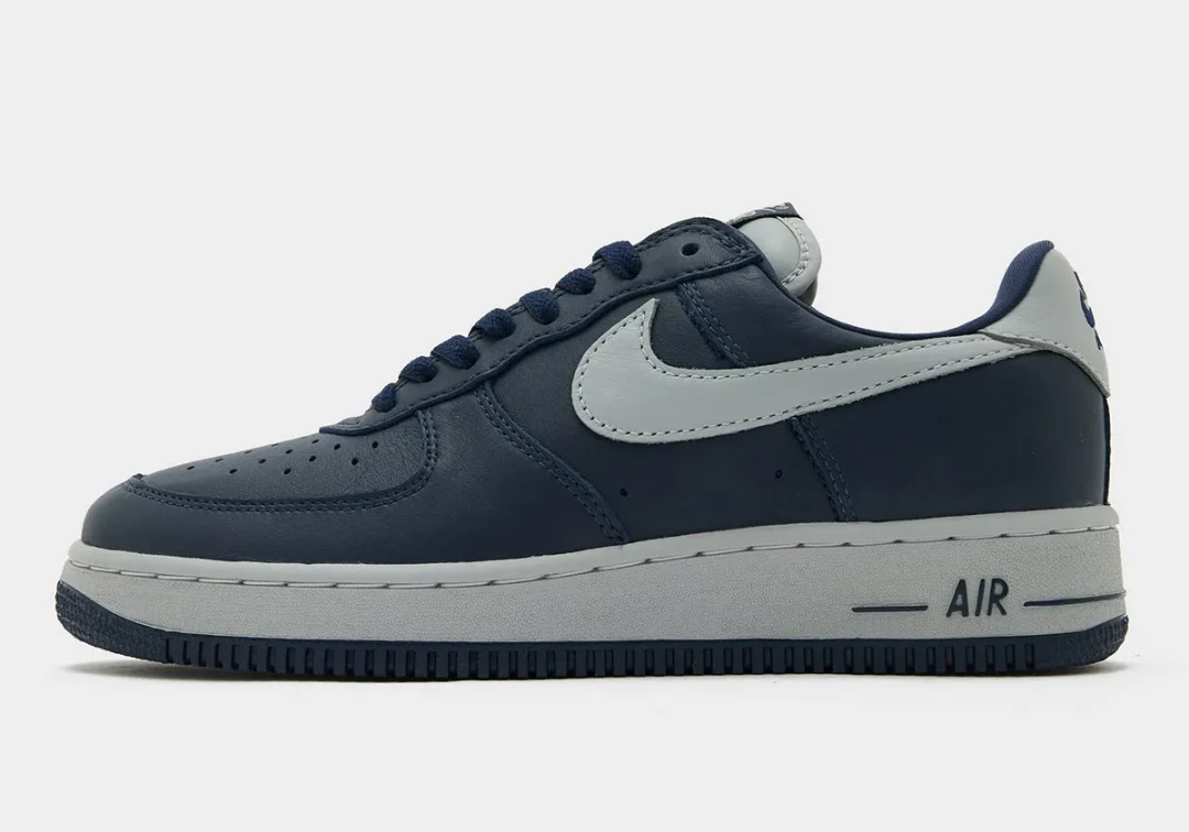 【2026年 発売予定】NIKE AIR FORCE 1 01 LOW “College Navy/Light Smoke Grey” (ナイキ エア フォース 1 ロー “カレッジネイビー/ライトスモークグレー”) [IV4501-400]