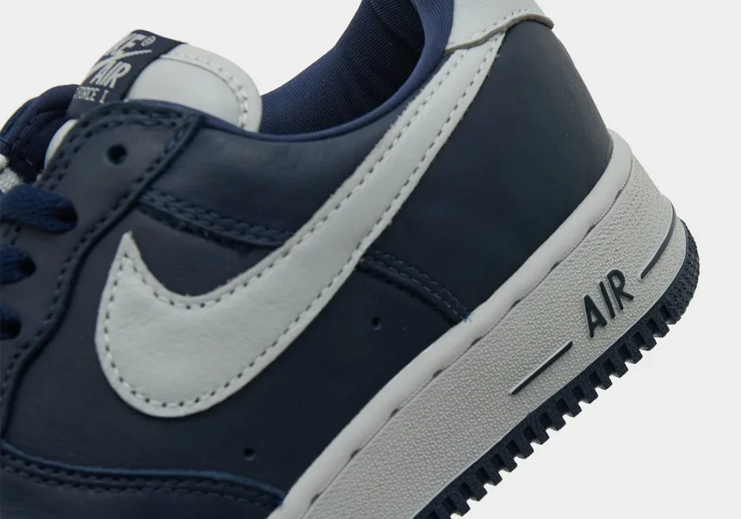 【2026年 発売予定】NIKE AIR FORCE 1 01 LOW “College Navy/Light Smoke Grey” (ナイキ エア フォース 1 ロー “カレッジネイビー/ライトスモークグレー”) [IV4501-400]