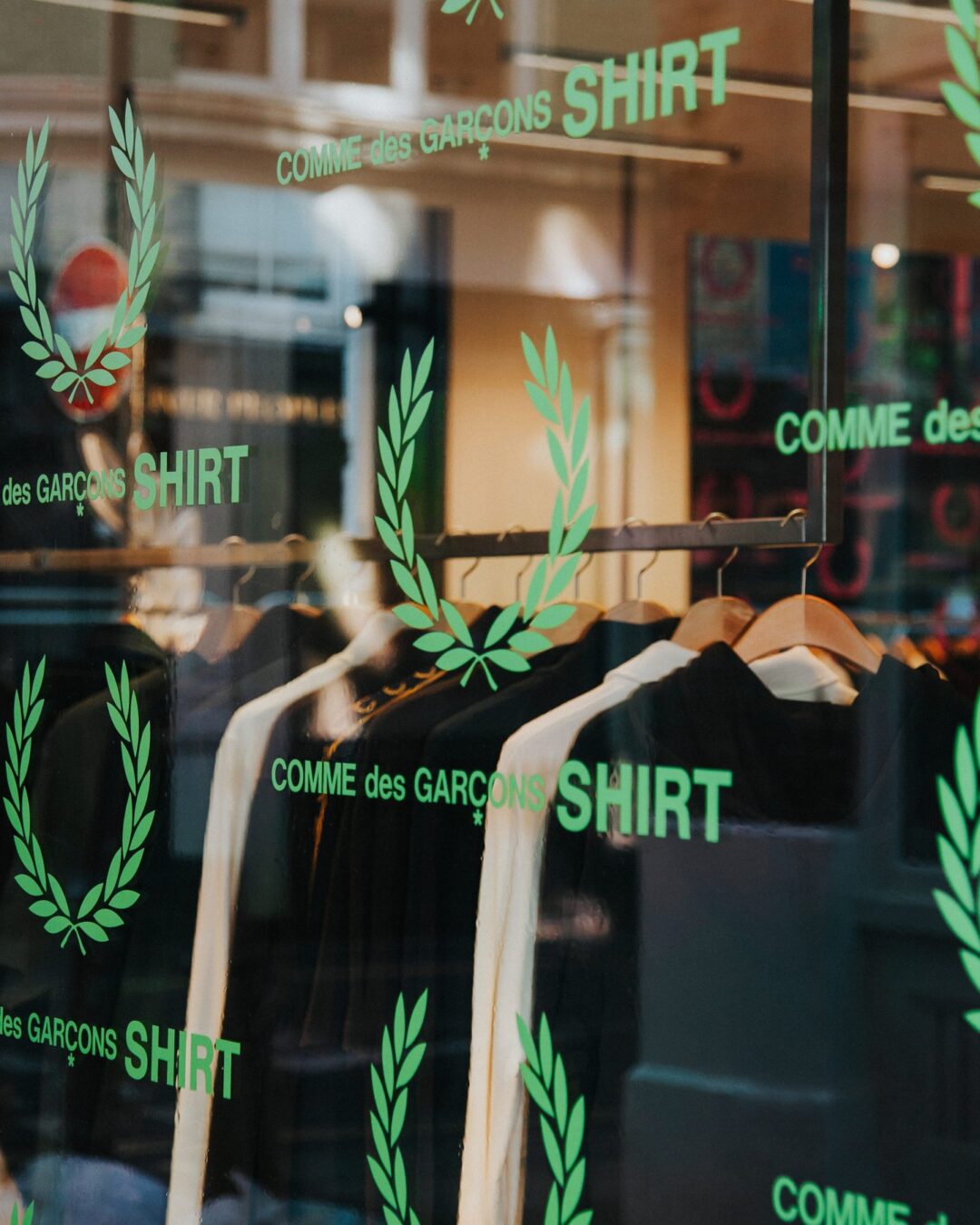 Comme des Garçons SHIRT × FRED PERRY 2026 FWが、8/21 発売 (コム デ ギャルソン・シャツ フレッドペリー 2026年 秋冬)