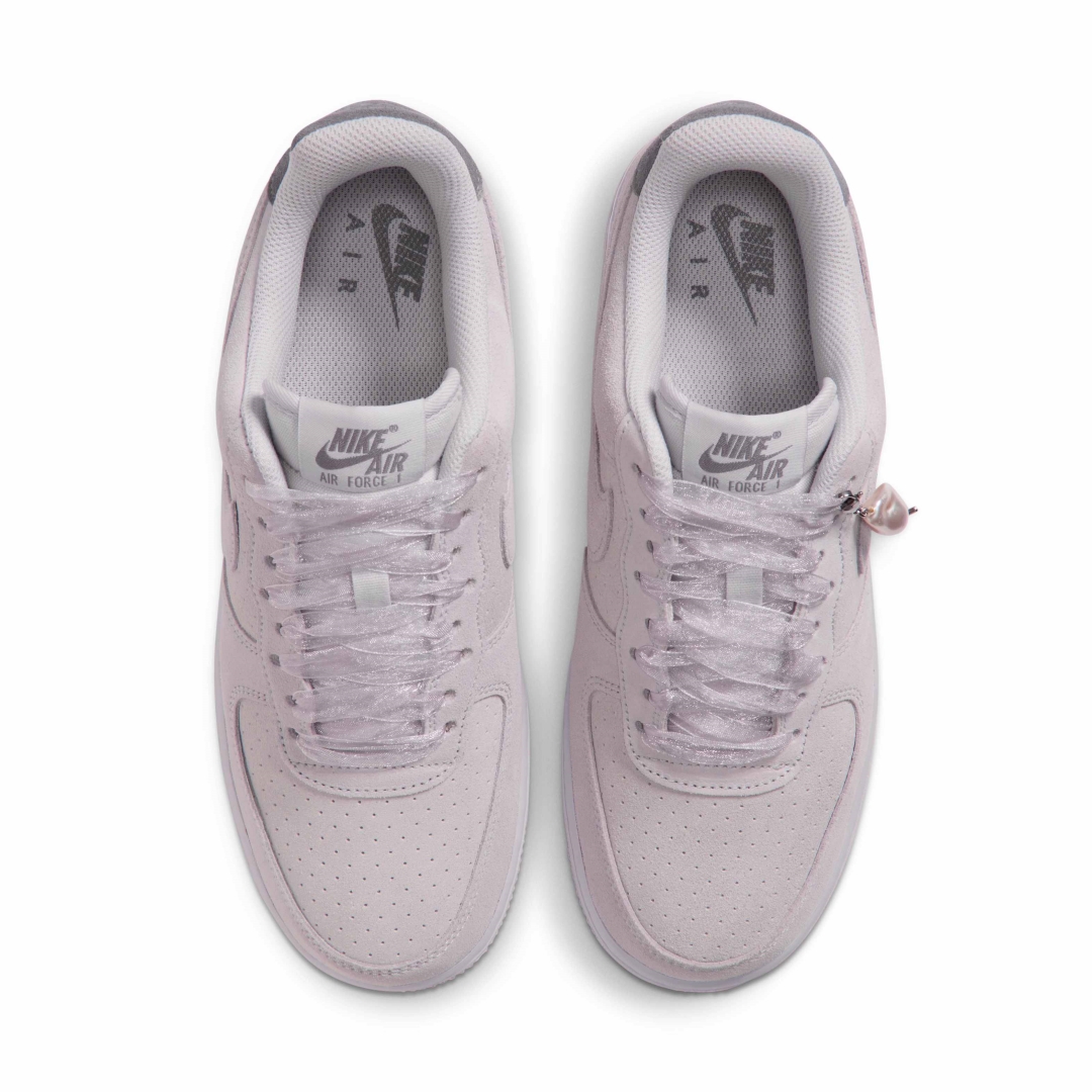 【2026年 発売予定】NIKE W AIR FORCE 1 01 LOW “Vast Grey/Metallic Silver/Pencil Point” (ナイキ エア フォース 1 ロー “グレー/シルバー”) [IX7362-078]