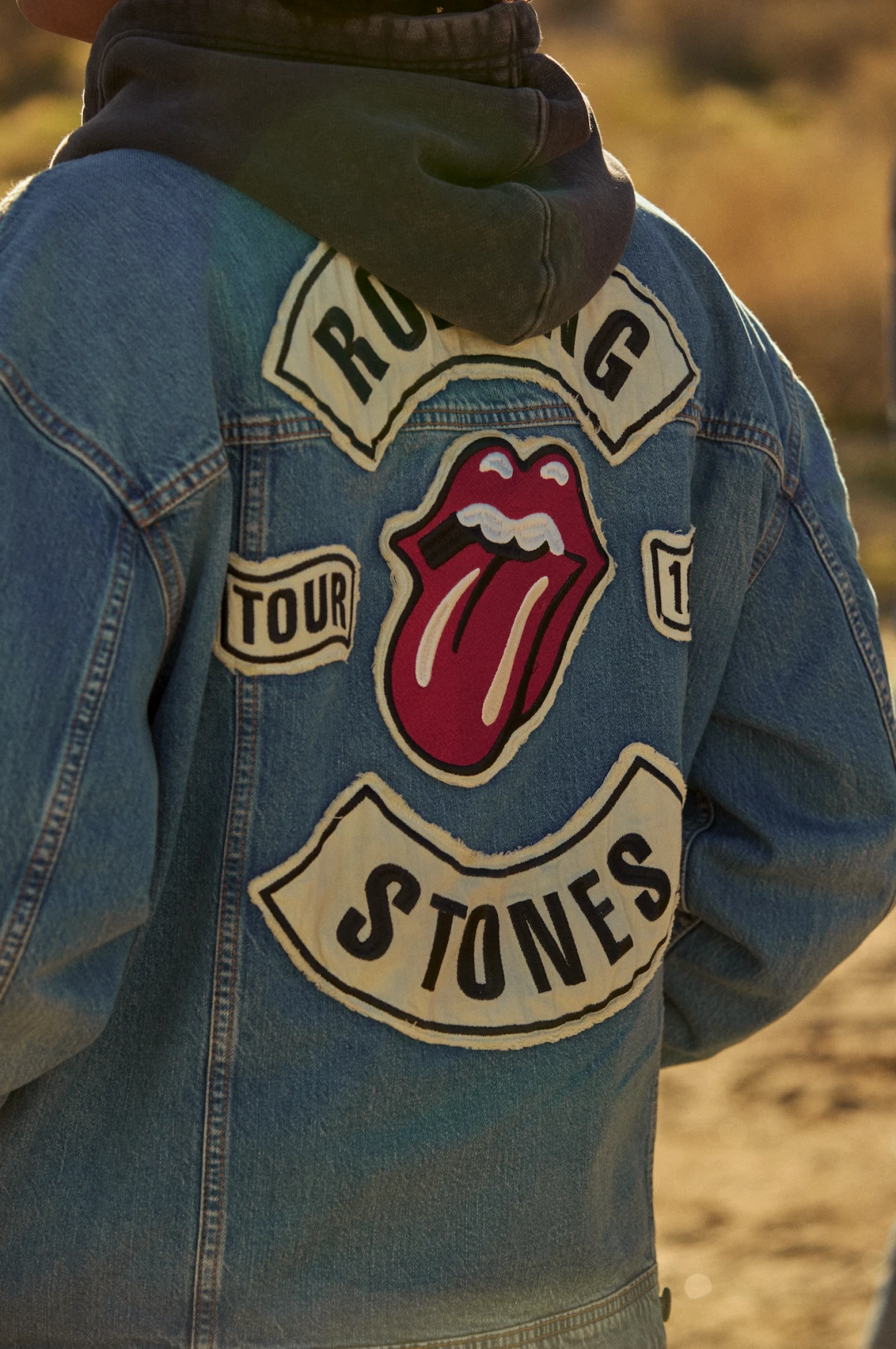 GUESS JEANS × THE ROLLING STONES カプセルコレクションが2026年 9/10 発売 (ゲス ジーンズ ザ・ローリング・ストーンズ)
