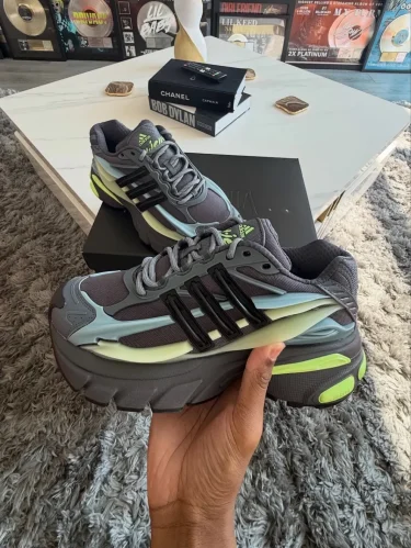 【2026年 11月 発売予定】Pharrell Williams x adidas Originals JELLYFISH “Core Black/Multicolor” (ファレル・ウィリアムス アディダス オリジナルス ジェリーフィッシュ) [KH6727]