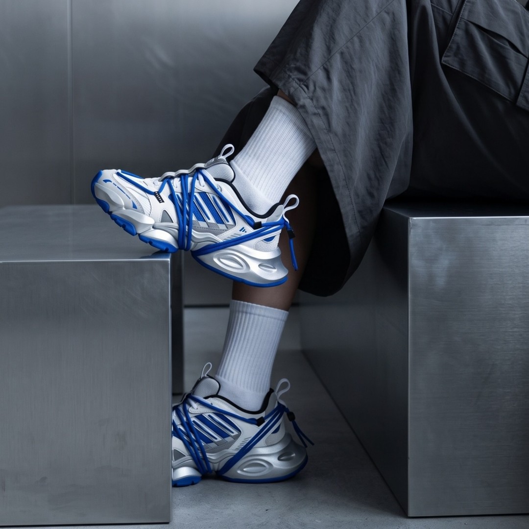 【2026年 発売】adidas Originals XLG RUNNER 2.0 FOS “Blue/White” (アディダス オリジナルス ランナー “ブルー/ホワイト”) [LA7035]