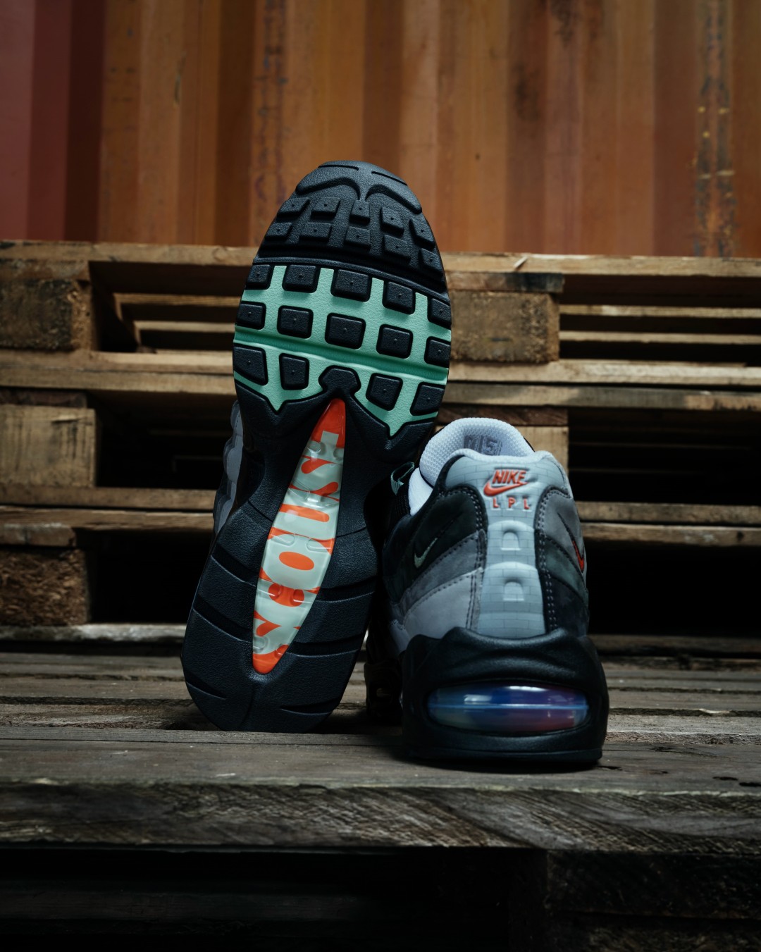 【2026年 10/1 発売予定】NIKE AIR MAX 95 “110 Day Liverpool” (ナイキ エア マックス “リバプールFC”)