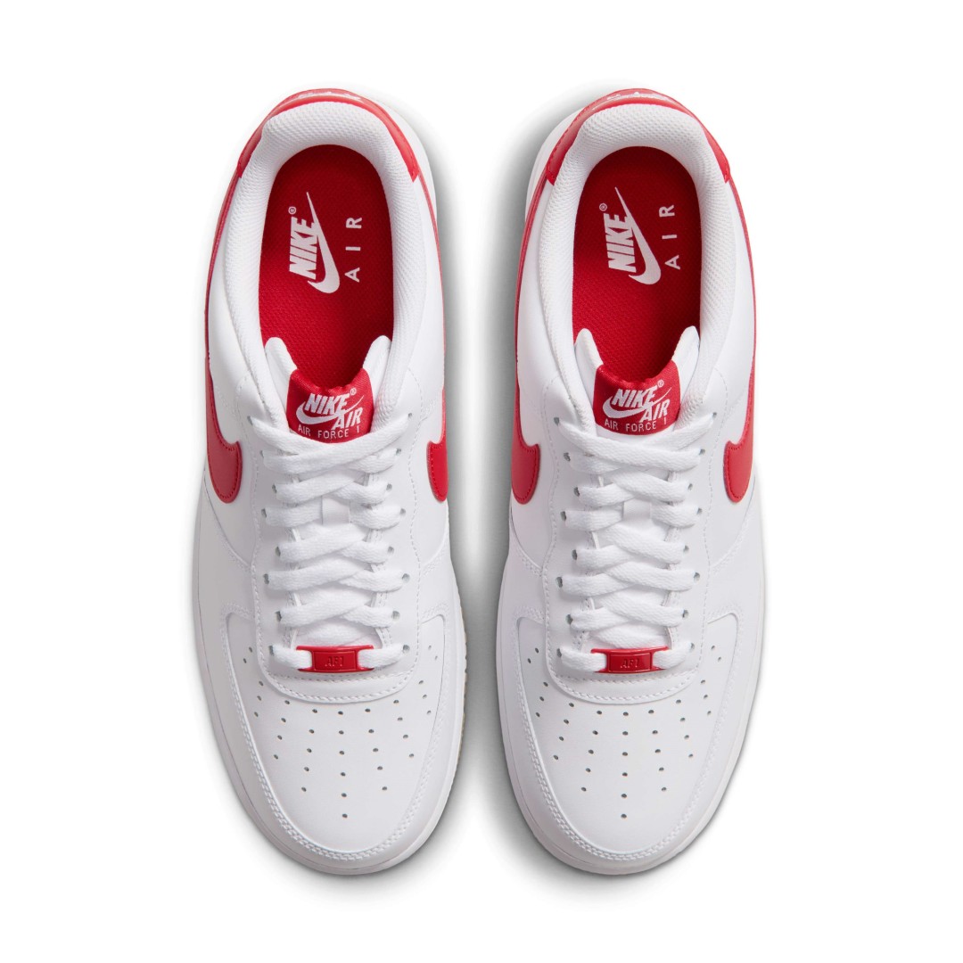 【2026年 9/20 発売】NIKE AIR FORCE 1 07 LOW “White/Gum Light Brown/Challenge Red” (ナイキ エア フォース ロー “ホワイト/ガム/チャレンジレッド”) [FJ4146-136]