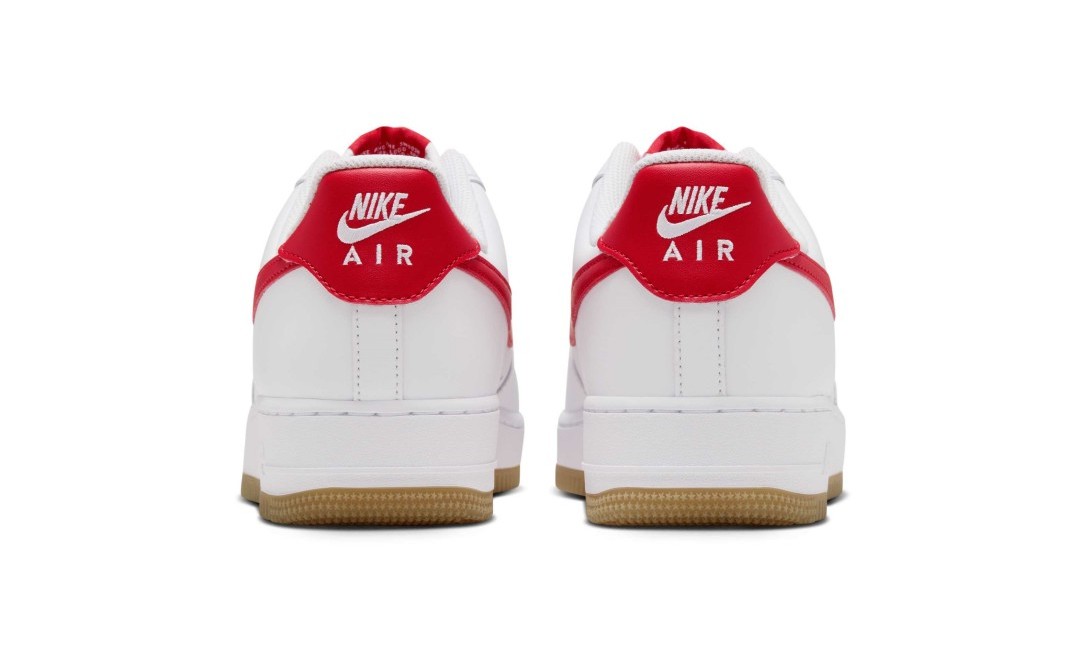 【2026年 9/20 発売】NIKE AIR FORCE 1 07 LOW “White/Gum Light Brown/Challenge Red” (ナイキ エア フォース ロー “ホワイト/ガム/チャレンジレッド”) [FJ4146-136]