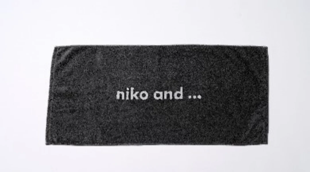 セブン‐イレブンが「niko and…」「LOWRYS FARM」とのコラボアパレルアイテムを2026年 9/25 順次発売 (7-Eleven ニコアンド ローリーズファーム アンドエスティ)