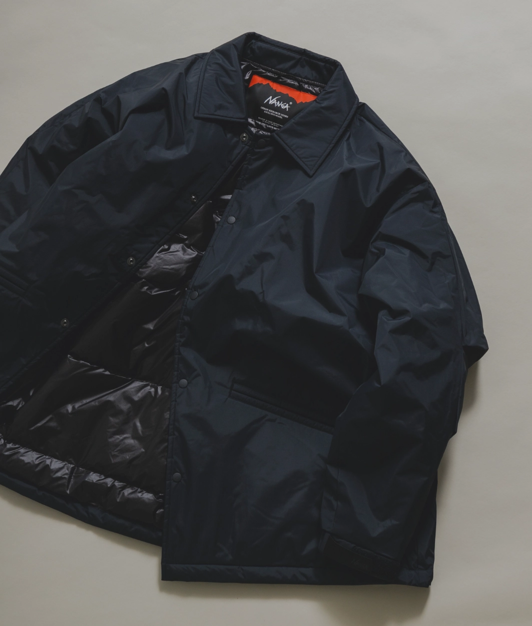URBAN RESEARCH DOORS × NANGA 2026 FW 別注 "COACH DOWN JACKET"が9月下旬 発売 (アーバンリサーチ ドアーズ ナンガ)