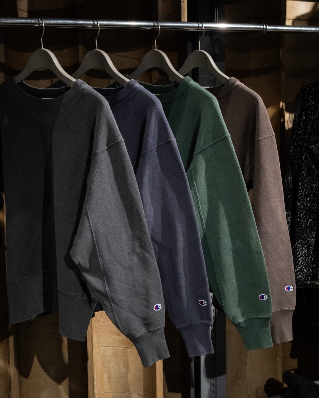 V.A. × Champion “REVERSE WEAVE Vintage Wash Sweat”が発売 (ヴィエー チャンピオン リバースウィーブ ビンテージ ウォッシュ スウェット)