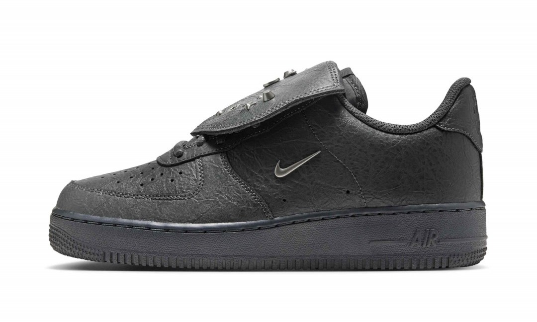【2026年 10/8 発売予定】NIKE W AIR FORCE 1 07 LOW “Charms/Long Tongue” (ナイキ エア フォース ロー “チャームズ/ロングタン”) [IZ9073-060]