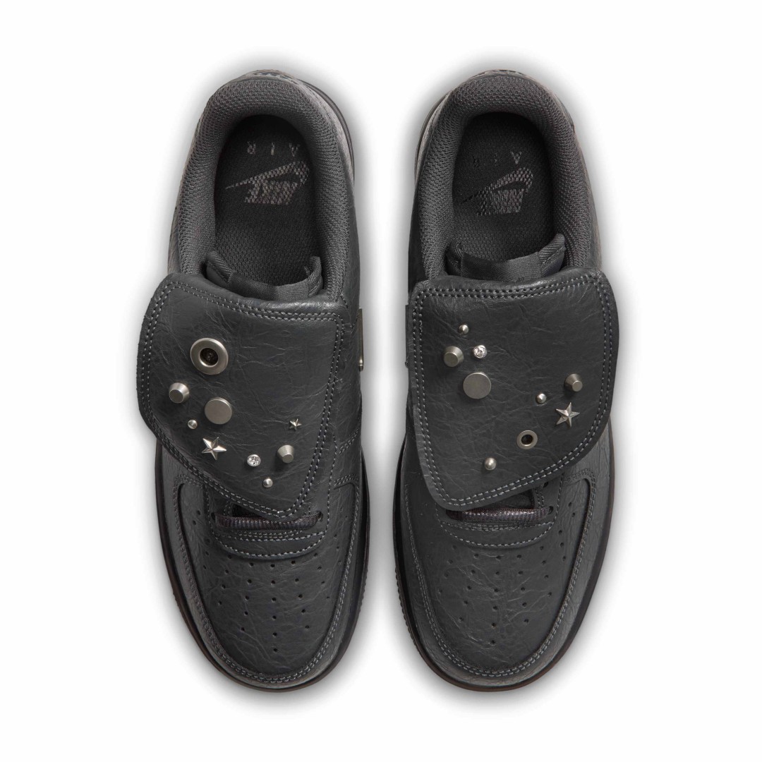 【2026年 10/8 発売予定】NIKE W AIR FORCE 1 07 LOW “Charms/Long Tongue” (ナイキ エア フォース ロー “チャームズ/ロングタン”) [IZ9073-060]