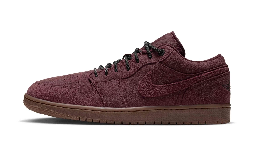 【2026年 9/7 発売】NIKE AIR JORDAN 1 LOW SE “Dark Team Red/Gum Medium Brown” (ナイキ エア ジョーダン ロー “ダークチームレッド/ガムミディアムブラウン”) [IO2047-600]