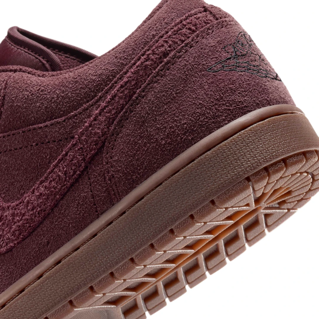 【2026年 9/7 発売】NIKE AIR JORDAN 1 LOW SE “Dark Team Red/Gum Medium Brown” (ナイキ エア ジョーダン ロー “ダークチームレッド/ガムミディアムブラウン”) [IO2047-600]