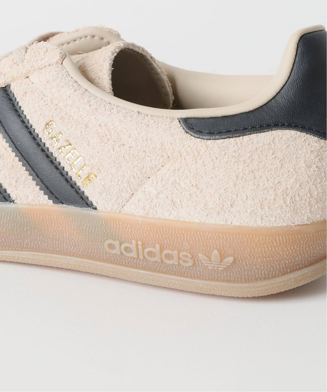 【2026年 10月中旬 発売】JOURNAL STANDARD relume × adidas Originals GAZELLE INDOOR “KHATHR/CBLACK/PREBLE” (アディダス オリジナルス ガゼル ロー インドア) [KJ8317]