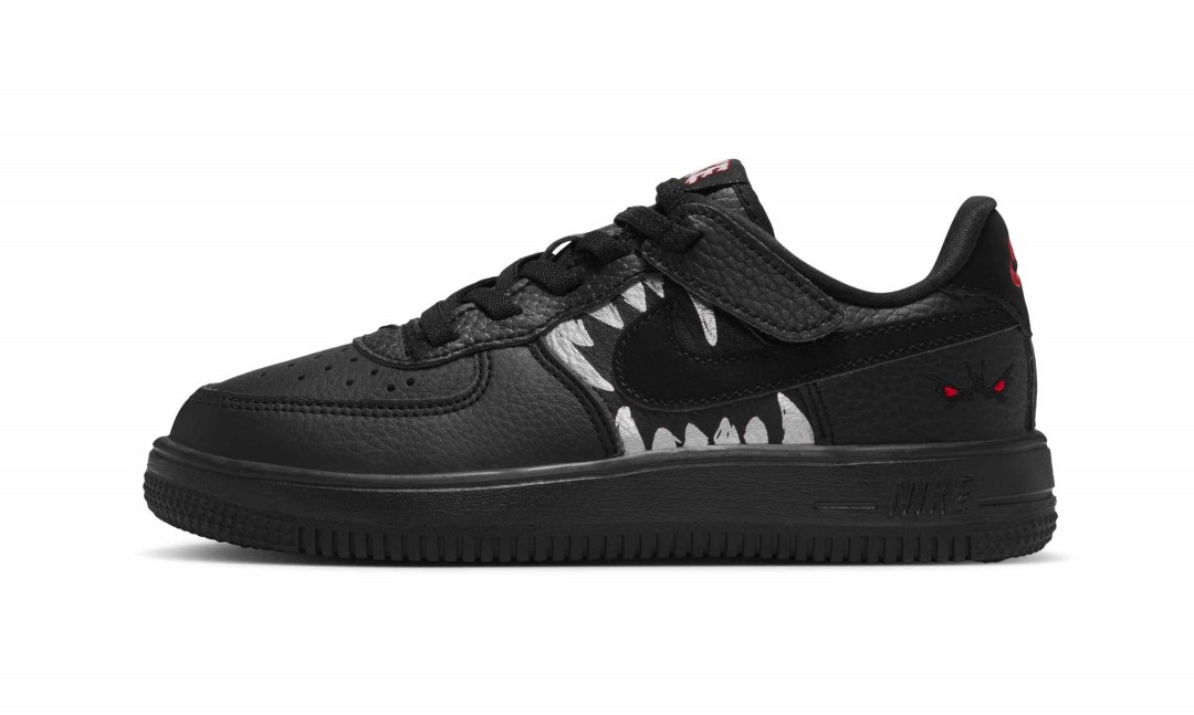【海外 2026年 9/20 発売予定】NIKE GS AIR FORCE 1 LOW “Halloween/Black/university Red” (ナイキ エア フォース 1 ロー “ハロウィン/ブラック/ユニバーシティレッド”) [IQ2241-001]