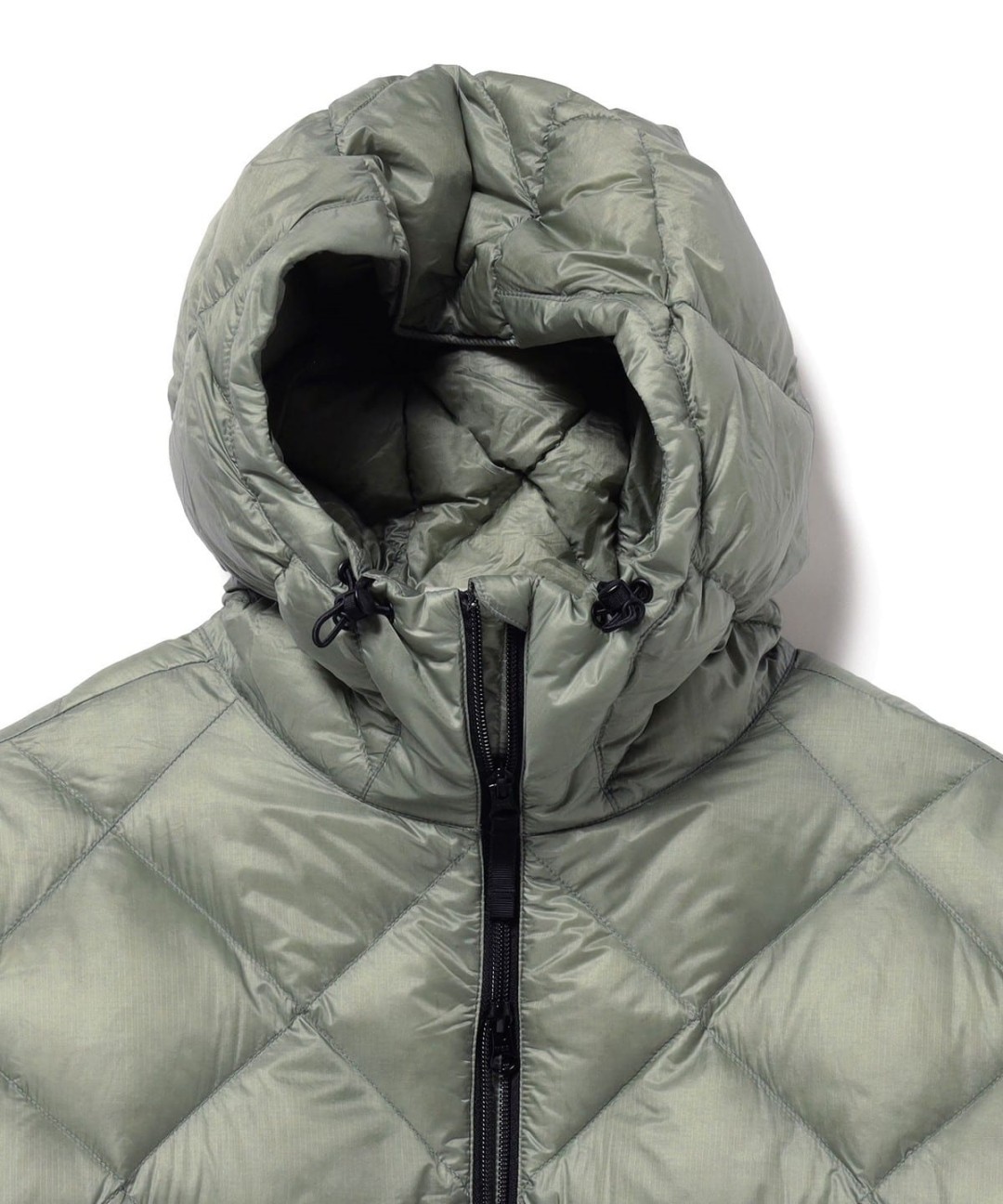 BEAMS 2026 FW “ライトウェイト ダウン フーディ”が11月下旬 発売 (ビームス)