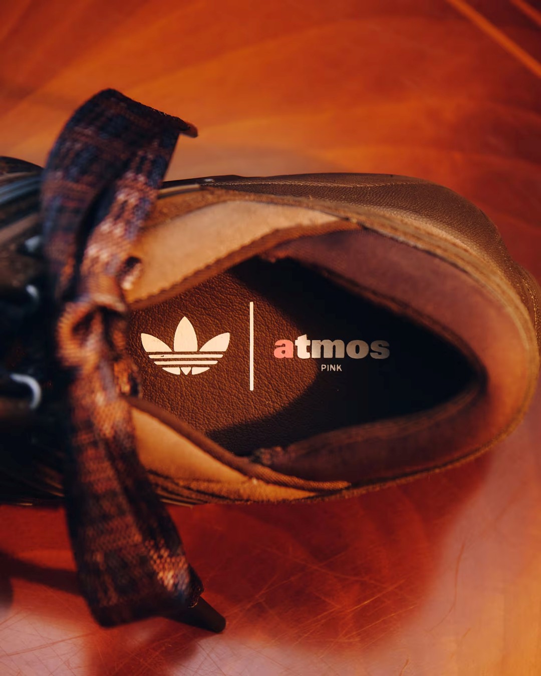 【2026年 10/2 発売】atmos pink × adidas Originals ADISTAR CONTROL 5 MJ “Chocolate” (アトモス ピンク アディダス オリジナルス アディスター コントロール “チョコレート”) [KZ6953]