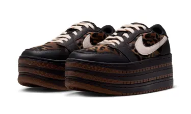 【2026年 10/5 発売】NIKE W AIR JORDAN 1 TRIPLE STACK “Leopard/Black/Cacao Wow” (ナイキ エア ジョーダン トリプルスタック “レオパード/ブラック/カカオワオ”) [IV5073-001]