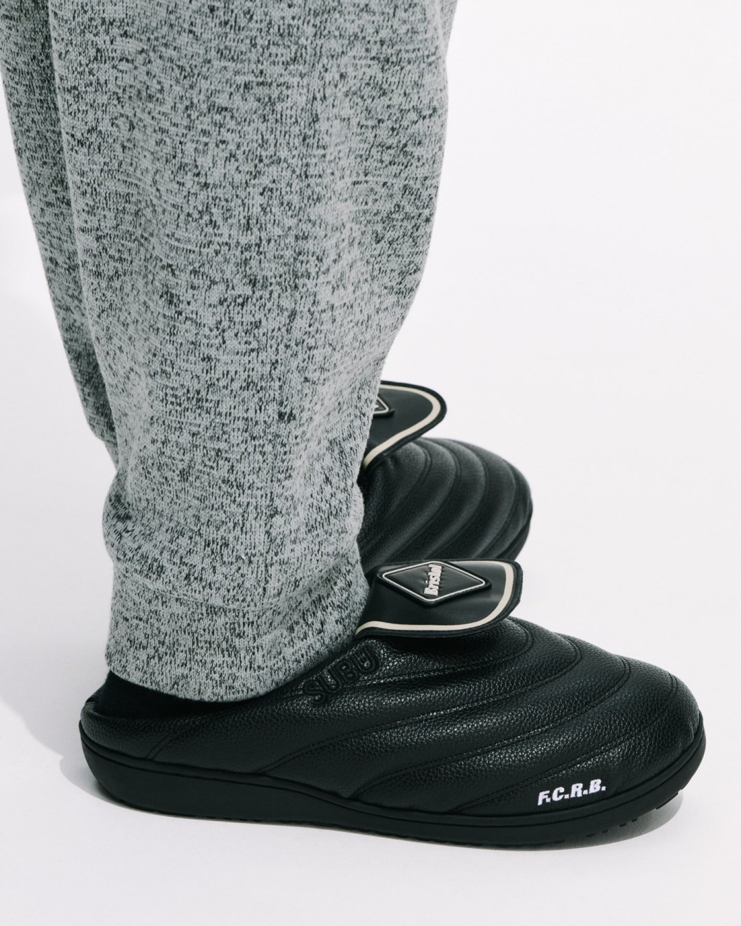 F.C.Real Bristol × SUBU "FLAP SANDALS / Triple Black"が2026年 10/2 発売 (F.C. レアル ブリストル スブ フラップサンダル)