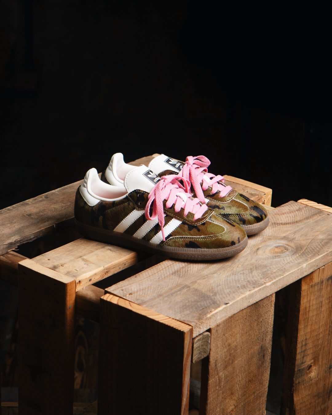 【2026年 10/16 発売】adidas Originals W SAMBA OG “Camo Pony Hair/Bliss Pink” (アディダス オリジナルス サンバ “カモ ポニーヘア/ブリスピンク”) [KJ7501]