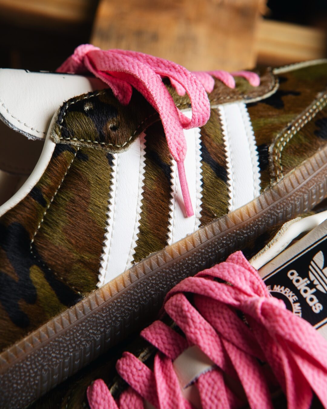 【2026年 10/16 発売】adidas Originals W SAMBA OG “Camo Pony Hair/Bliss Pink” (アディダス オリジナルス サンバ “カモ ポニーヘア/ブリスピンク”) [KJ7501]
