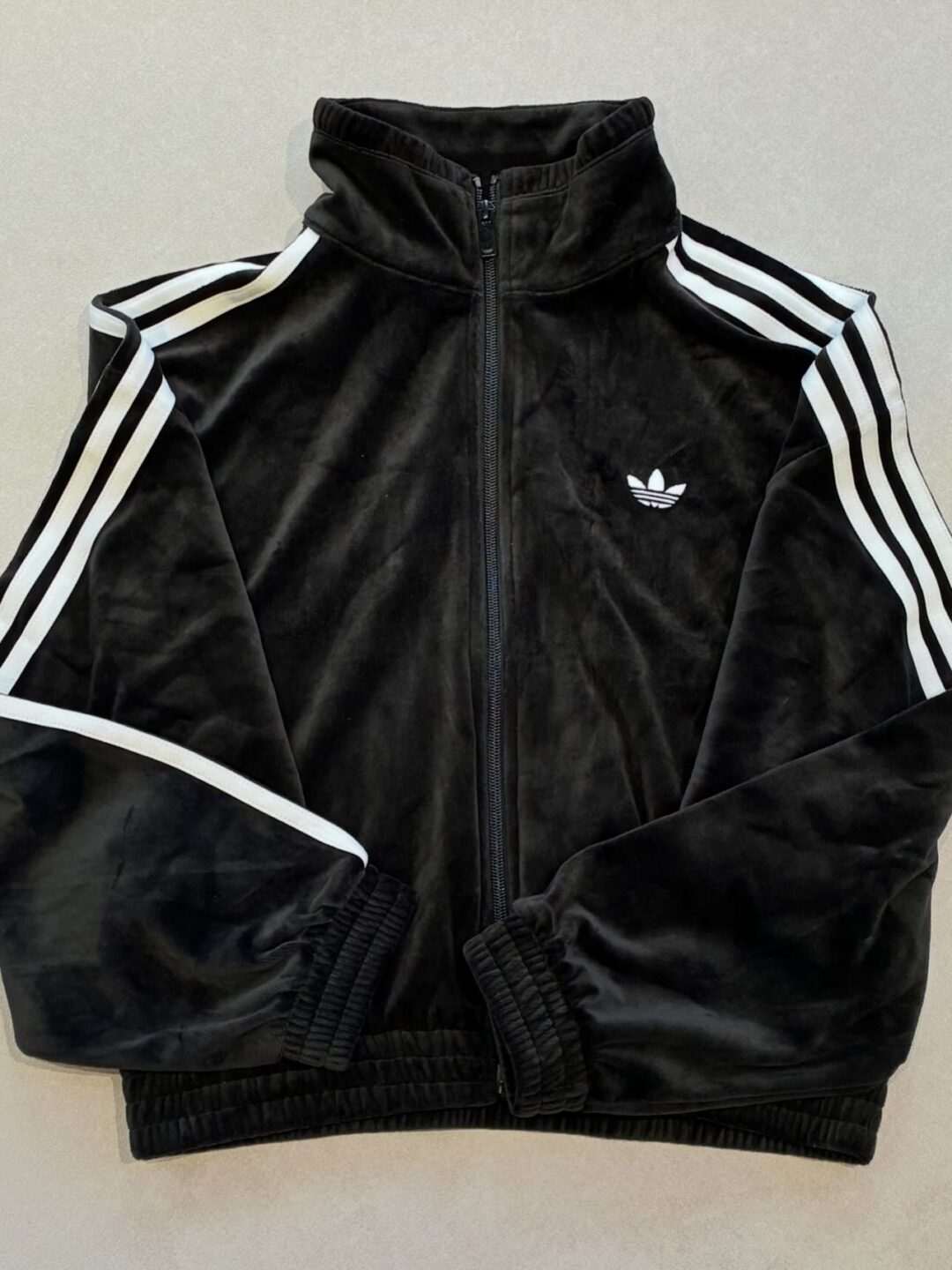 adidas Originals 2026 “Velour Zip-Up Sweatshirt”が発売予定 (アディダス オリジナルス “ベロア ジップアップ スウェットシャツ”)