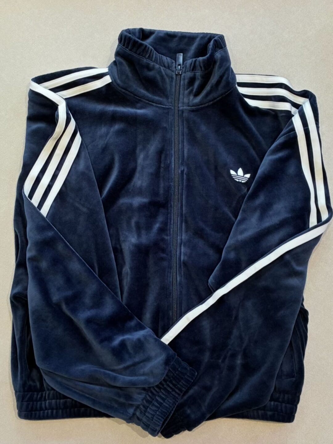 adidas Originals 2026 “Velour Zip-Up Sweatshirt”が発売予定 (アディダス オリジナルス “ベロア ジップアップ スウェットシャツ”)