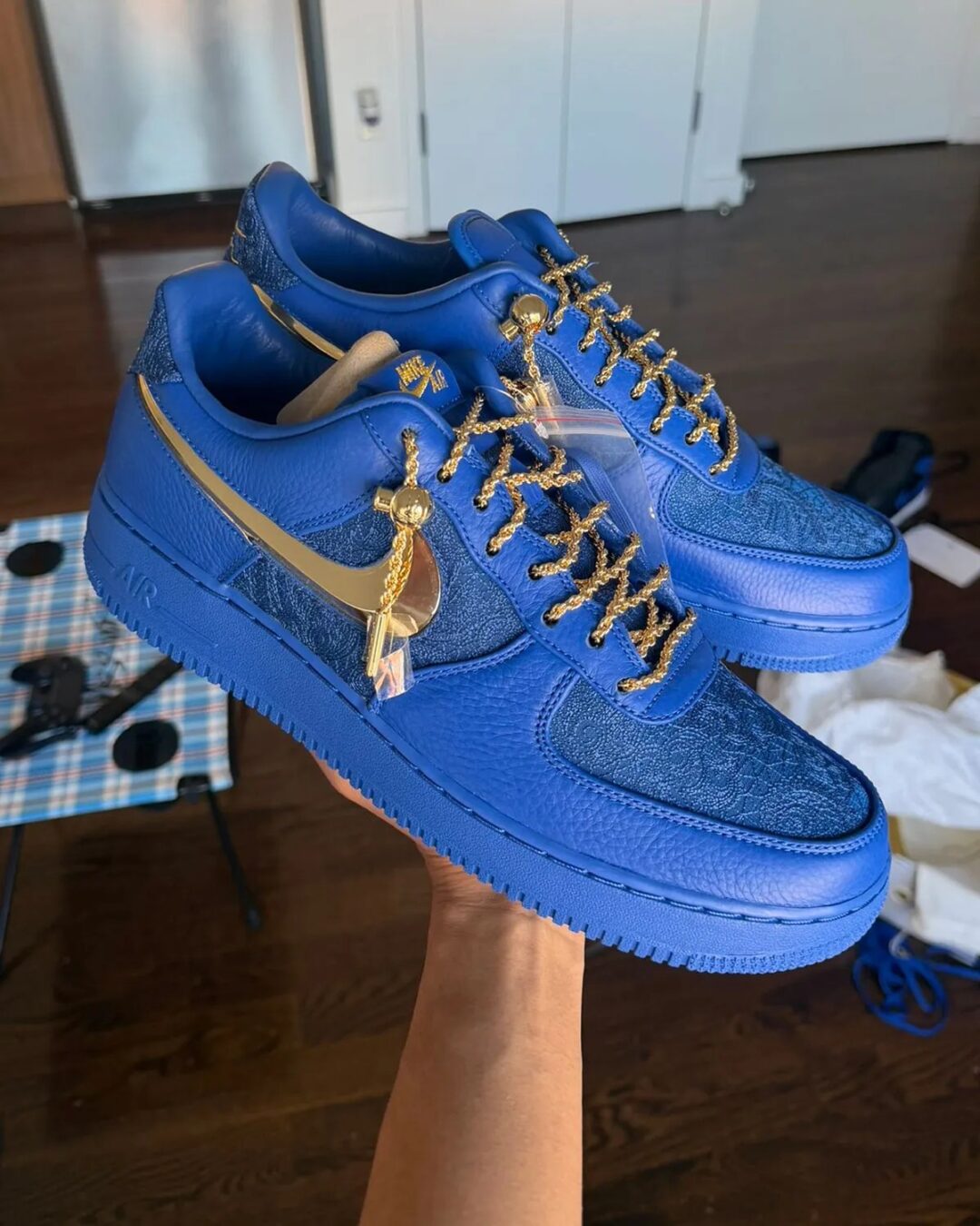 【2027年 2月 発売予定】Victor Solomon x NIKE “Trophies Collection – AIR FORCE 1 LOW & AIR FOAMPOSITE ONE (ヴィクター・ソロモン ナイキ “トロフィーコレクション” エア フォース フォームポジット ワン “ジムレッド”) [IR2076-400/IR2076-600/IR2077-600]