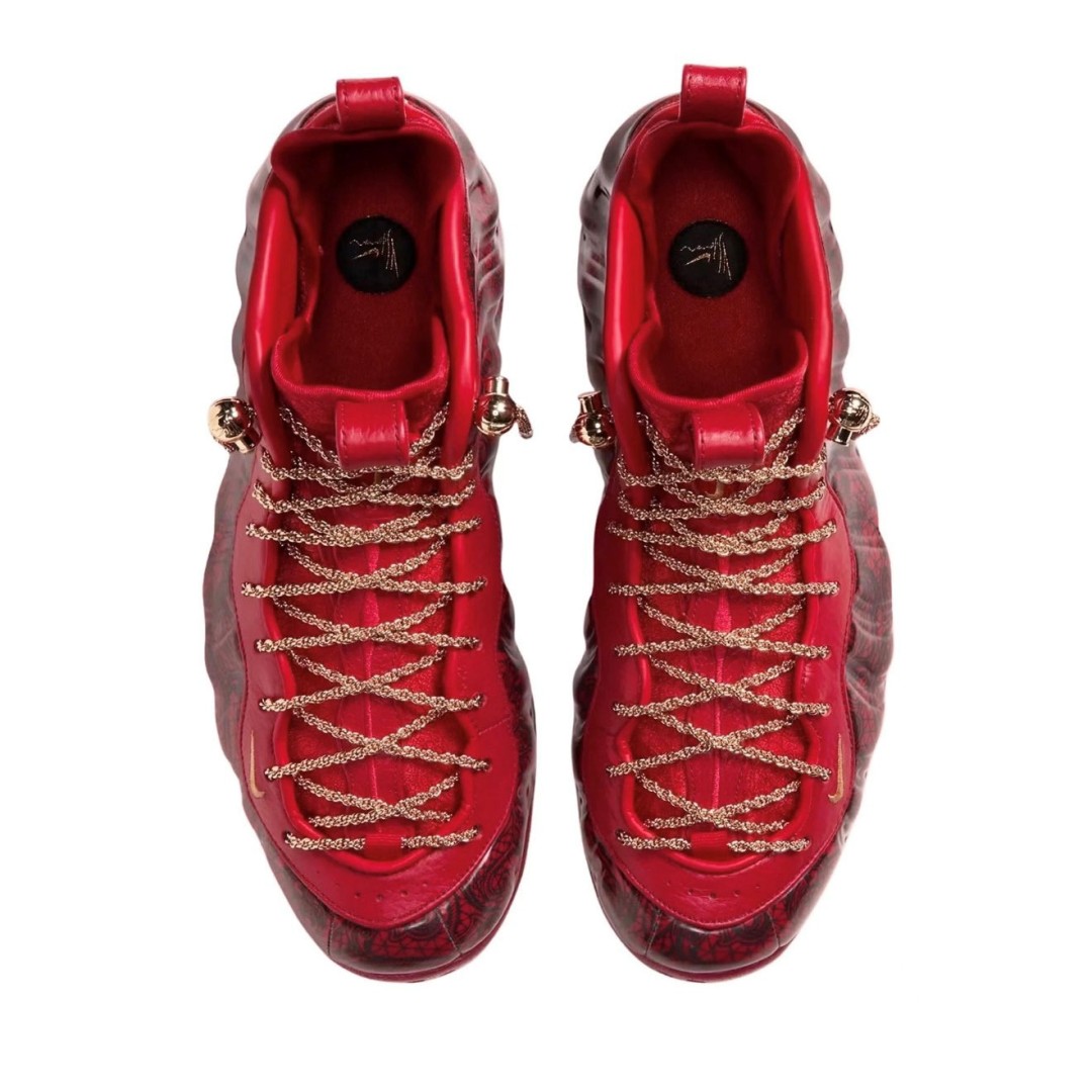 【2026年末 発売予定】Victor Solomon x NIKE AIR FOAMPOSITE ONE “Gym Red” (ヴィクター・ソロモン ナイキ エア フォームポジット ワン “ジムレッド”) [IR2077-600]