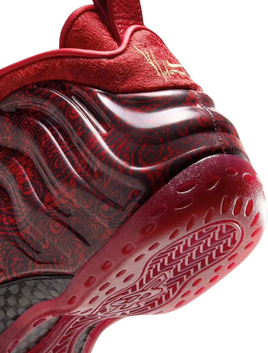 【2026年末 発売予定】Victor Solomon x NIKE AIR FOAMPOSITE ONE “Gym Red” (ヴィクター・ソロモン ナイキ エア フォームポジット ワン “ジムレッド”) [IR2077-600]