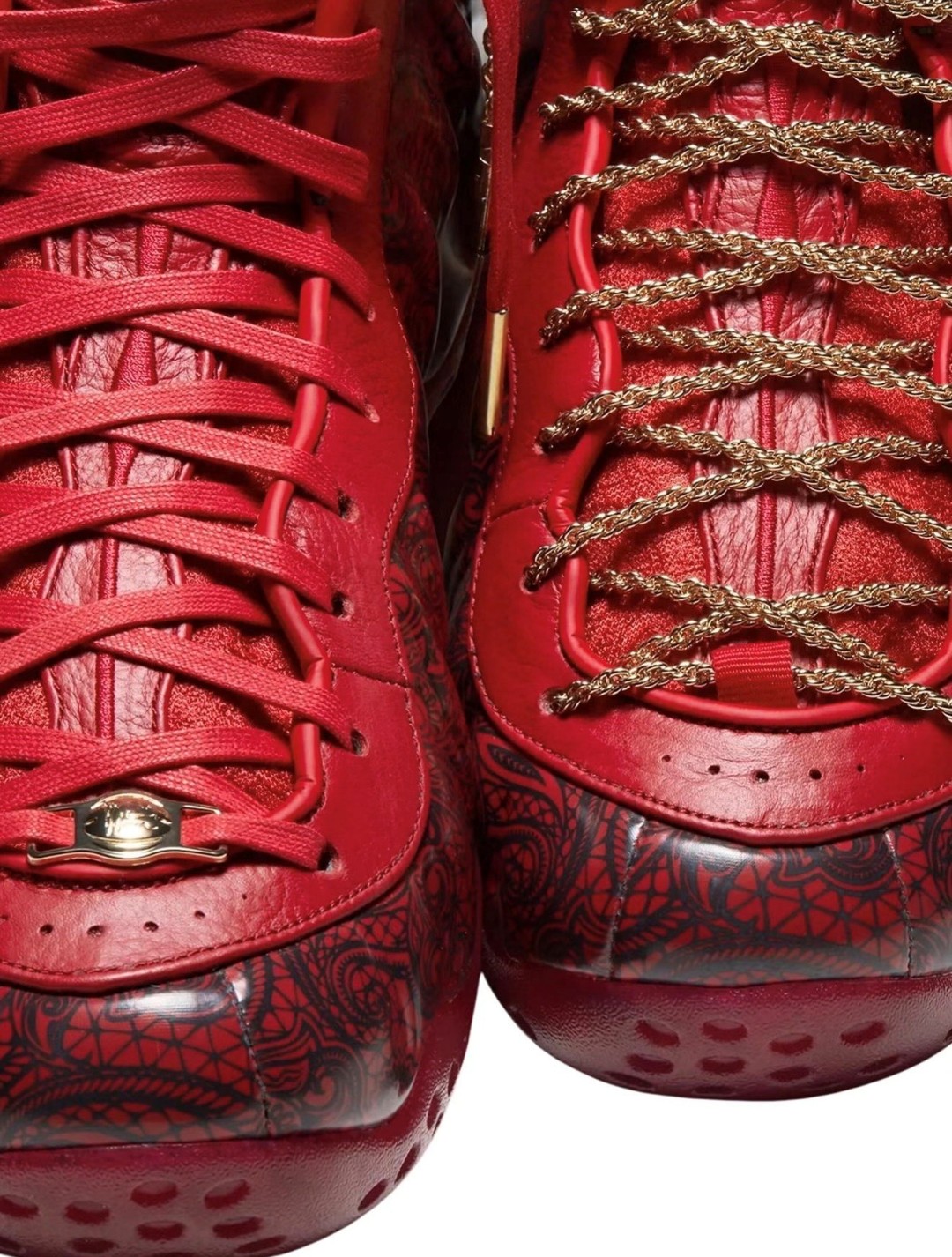 【2026年末 発売予定】Victor Solomon x NIKE AIR FOAMPOSITE ONE “Gym Red” (ヴィクター・ソロモン ナイキ エア フォームポジット ワン “ジムレッド”) [IR2077-600]