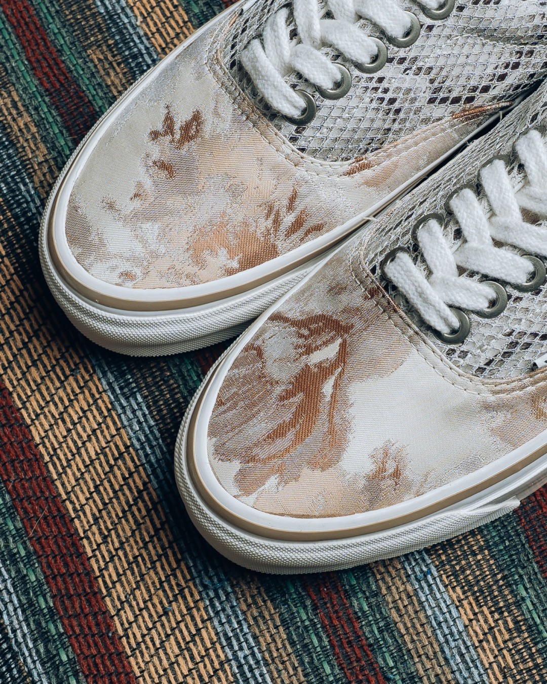 【2026年 10/13 発売】OTW by VANS ERA 95 VIBRAM “FLORAL RIVER TAUPE/FLORAL BLACK” (バンズ エラ ヴィブラム フローラル) [VN00114BIGC/VN00114BBLK]