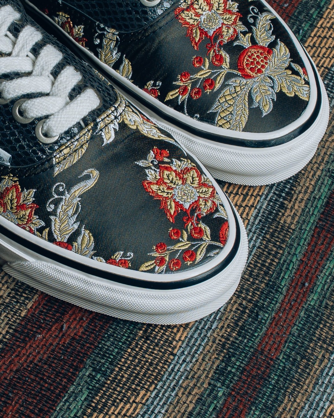 【2026年 10/13 発売】OTW by VANS ERA 95 VIBRAM “FLORAL RIVER TAUPE/FLORAL BLACK” (バンズ エラ ヴィブラム フローラル) [VN00114BIGC/VN00114BBLK]