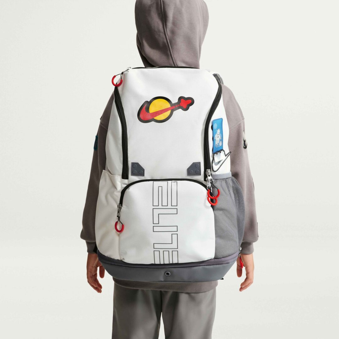【2026年 11/2 発売】LEGO × NIKE AIR FORCE 1 LOW “White” & Varsity Elite Backpack (レゴ ナイキ エア フォース ロー “ホワイト” & バーシティ エリート バックパック) [IU2551-100/IQ8237-133]