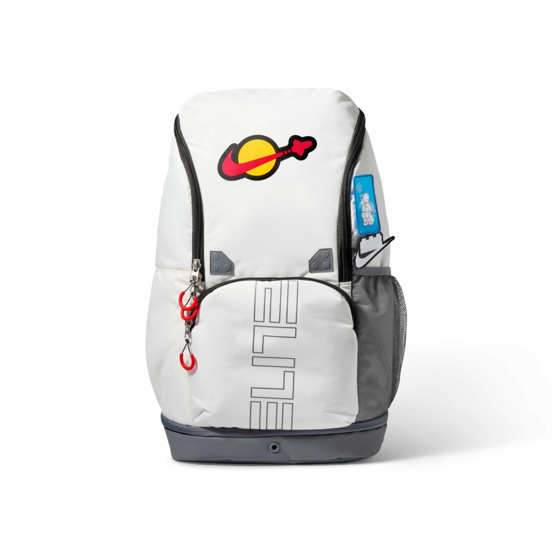 【2026年 11/2 発売】LEGO × NIKE AIR FORCE 1 LOW “White” & Varsity Elite Backpack (レゴ ナイキ エア フォース ロー “ホワイト” & バーシティ エリート バックパック) [IU2551-100/IQ8237-133]