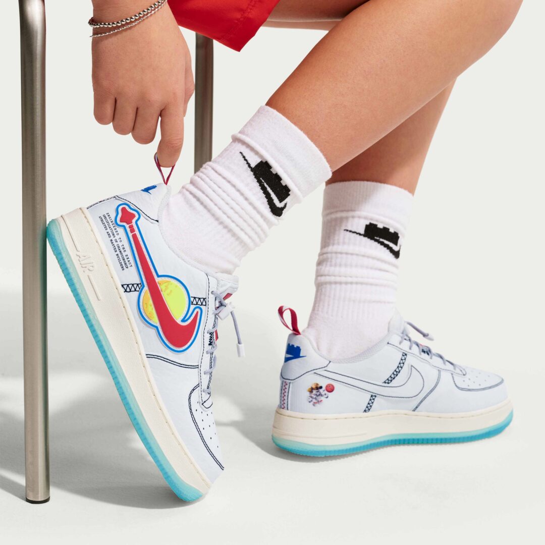 【2026年 11/2 発売】LEGO × NIKE AIR FORCE 1 LOW “White” & Varsity Elite Backpack (レゴ ナイキ エア フォース ロー “ホワイト” & バーシティ エリート バックパック) [IU2551-100/IQ8237-133]