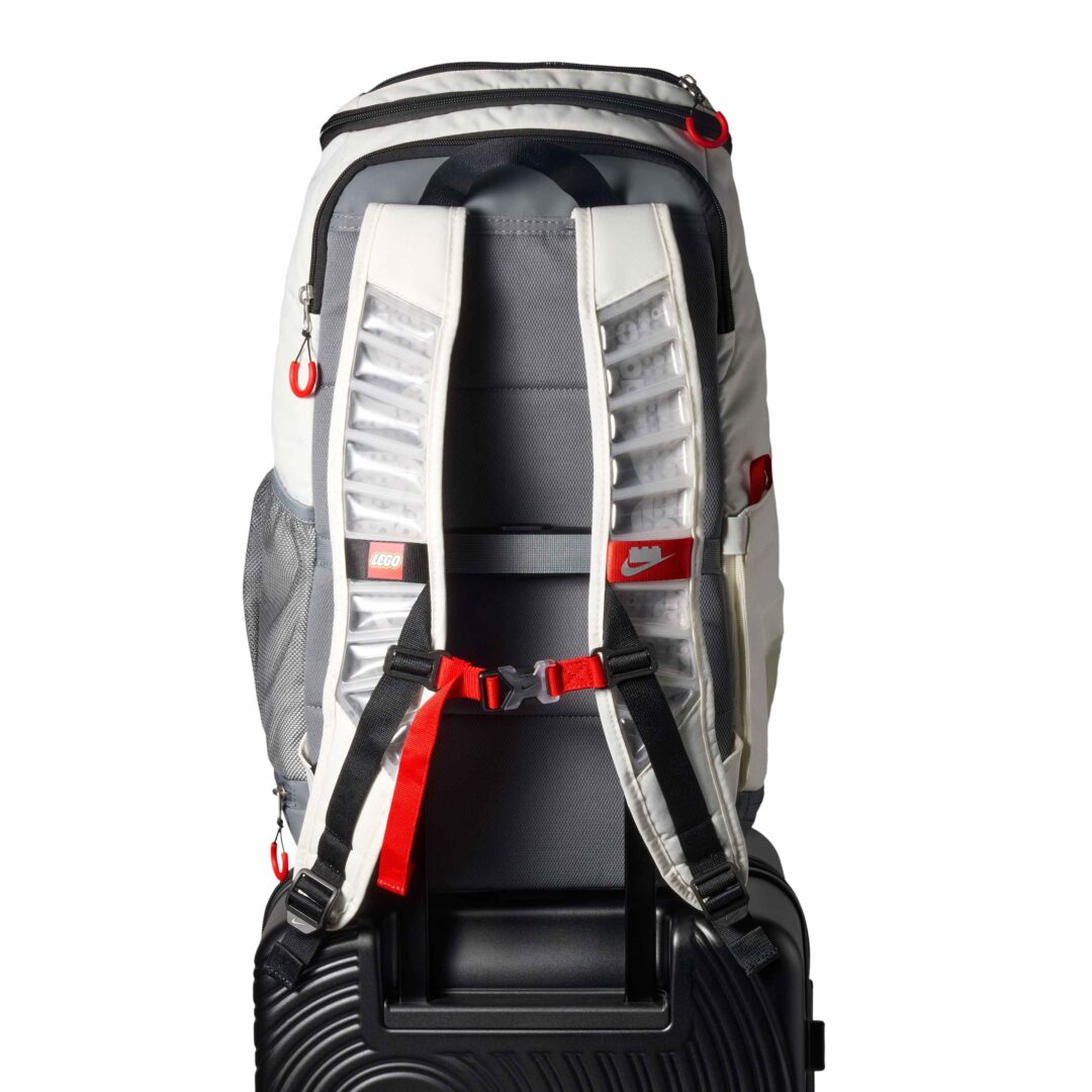【2026年 11/2 発売】LEGO × NIKE AIR FORCE 1 LOW “White” & Varsity Elite Backpack (レゴ ナイキ エア フォース ロー “ホワイト” & バーシティ エリート バックパック) [IU2551-100/IQ8237-133]
