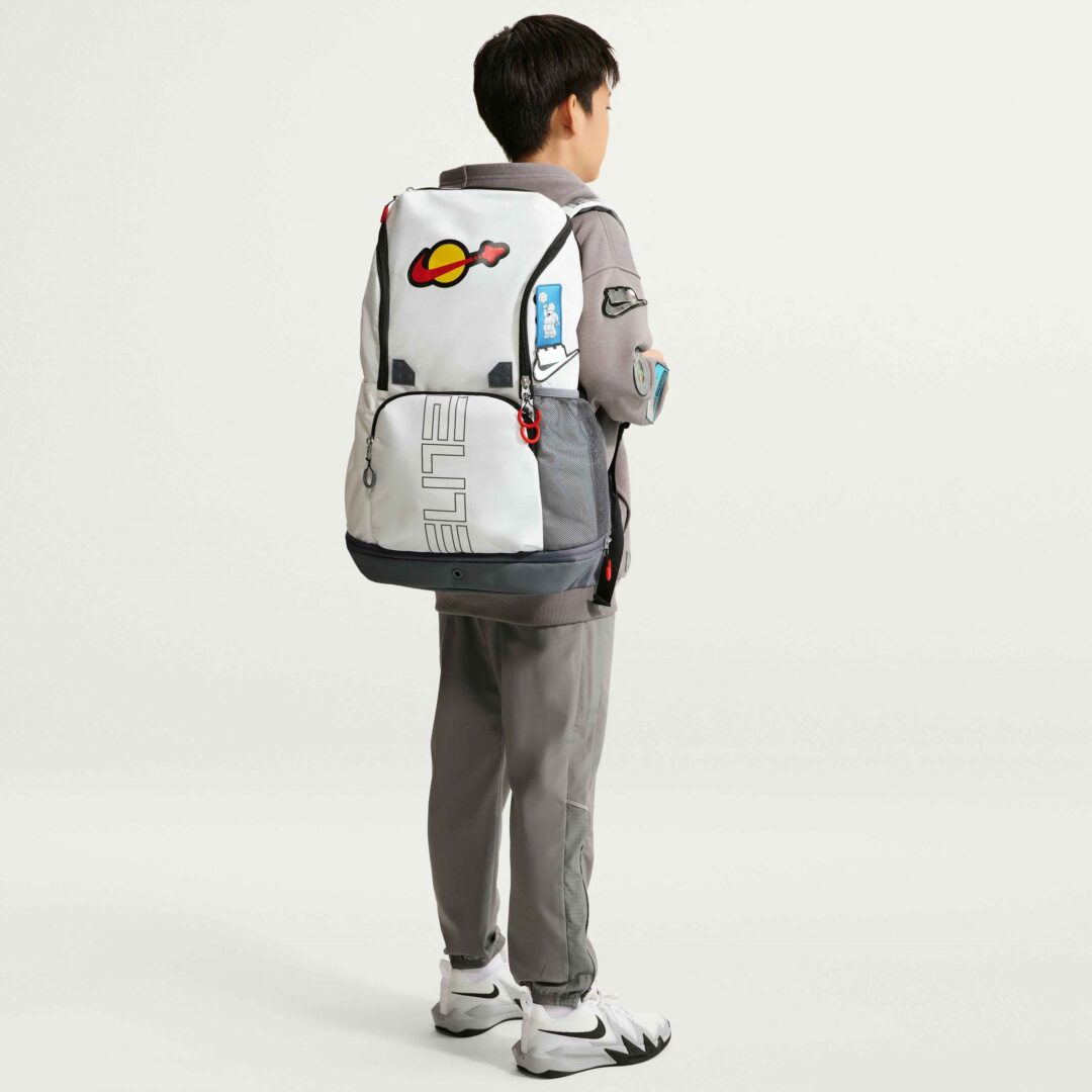 【2026年 11/2 発売】LEGO × NIKE AIR FORCE 1 LOW “White” & Varsity Elite Backpack (レゴ ナイキ エア フォース ロー “ホワイト” & バーシティ エリート バックパック) [IU2551-100/IQ8237-133]