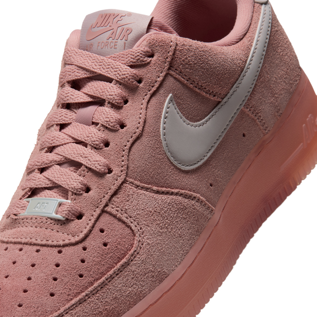 【2026年 発売】NIKE W AIR FORCE 1 07 LOW “Rust Pink/Particle Rose” (ナイキ エア フォース ロー “ラストピンク/パーティクルローズ”) [IQ0136-600]