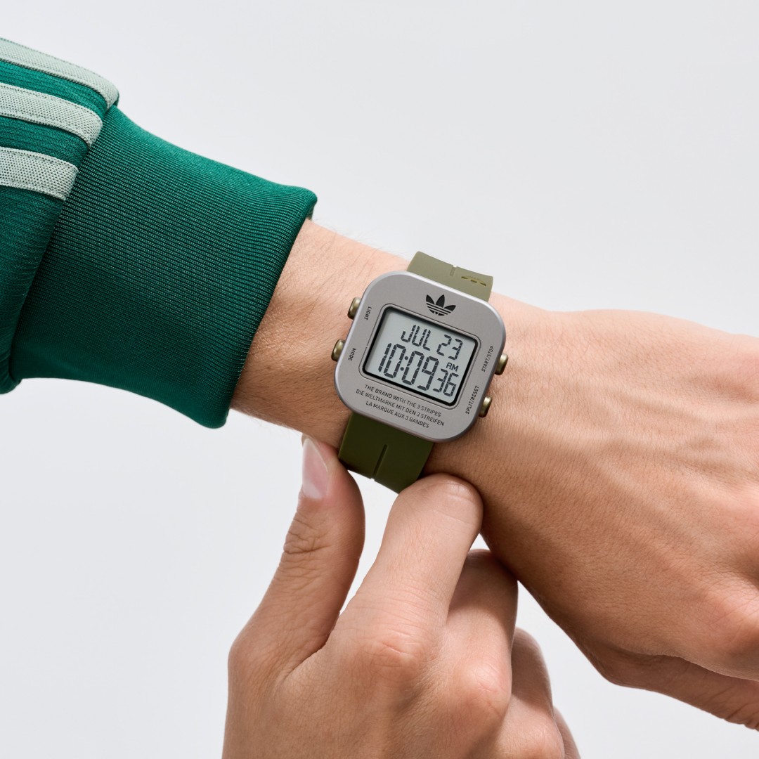 adidas Originals 初のリストウォッチにもハンギングウォッチにもなる2WAY時計「ADAPTIK ONE」が2026年 11/27 発売 (アディダス オリジナルス アダプティック ワン)
