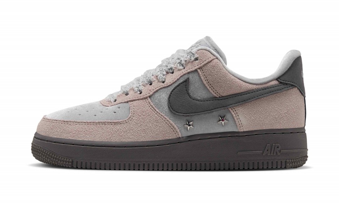 【2026年 10/17 発売】NIKE W AIR FORCE 1 07 LOW “Metallic Silver/Pencil Point/Particle Rose” (ナイキ エア フォース 1 ロー “シルバー/ローズ”) [IZ6168-001]