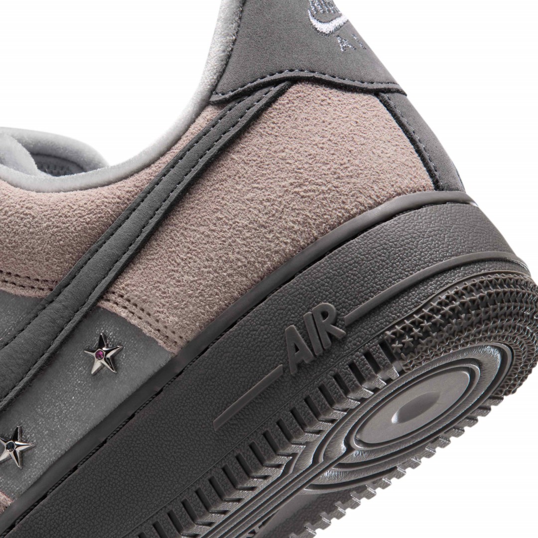 【2026年 10/17 発売】NIKE W AIR FORCE 1 07 LOW “Metallic Silver/Pencil Point/Particle Rose” (ナイキ エア フォース 1 ロー “シルバー/ローズ”) [IZ6168-001]