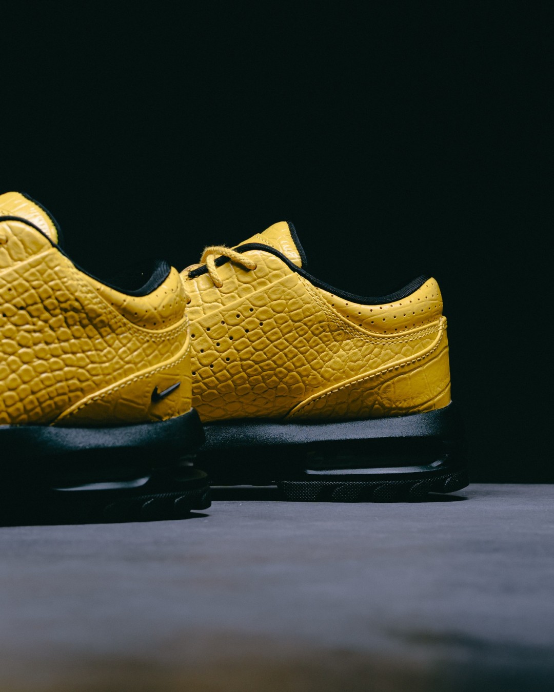 【2026年 10/15 発売予定】NIKE AIR MAX GOADOME LOW CROC “Vivid Sulfur/Black” (ナイキ エア マックス ゴアドーム ロー クロコ “ビビッドサルファー/ブラック”) [IV4517-700]
