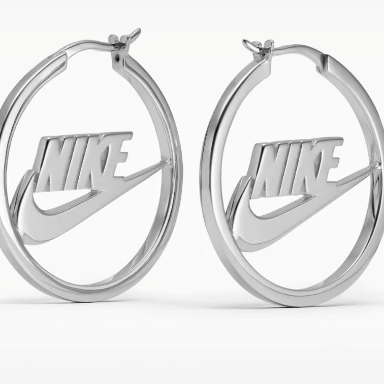 ナイキから「スウッシュネックレス」「イヤリング」などのジュエリーアイテムが発売予定 (NIKE “Swoosh Jewelry Collection”)