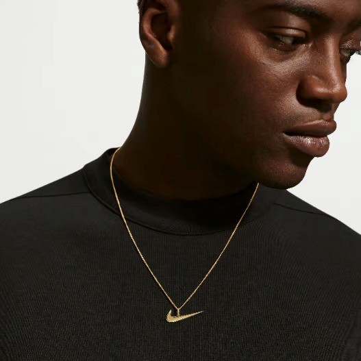 ナイキから「スウッシュネックレス」「イヤリング」などのジュエリーアイテムが発売予定 (NIKE “Swoosh Jewelry Collection”)
