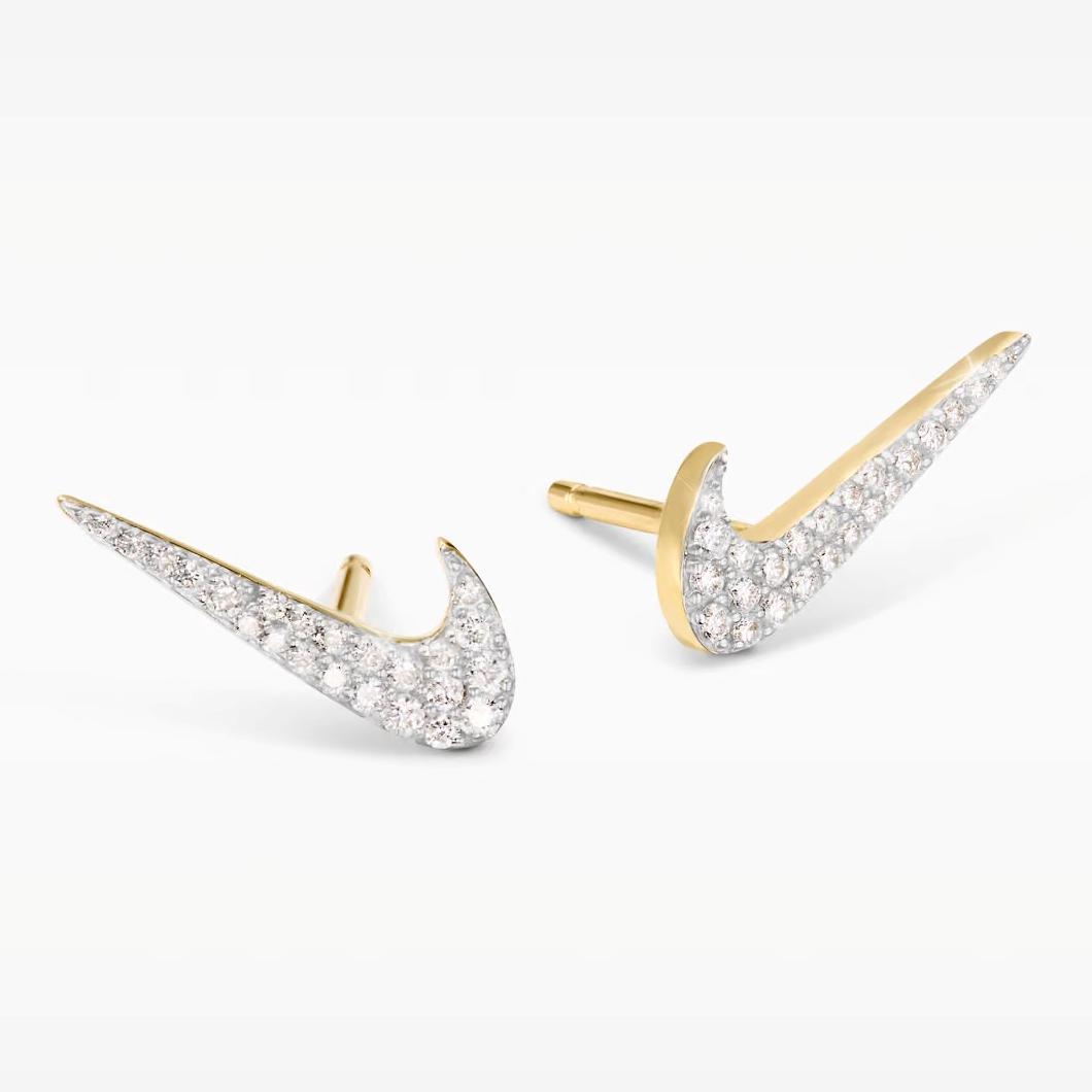 ナイキから「スウッシュネックレス」「イヤリング」などのジュエリーアイテムが発売予定 (NIKE “Swoosh Jewelry Collection”)